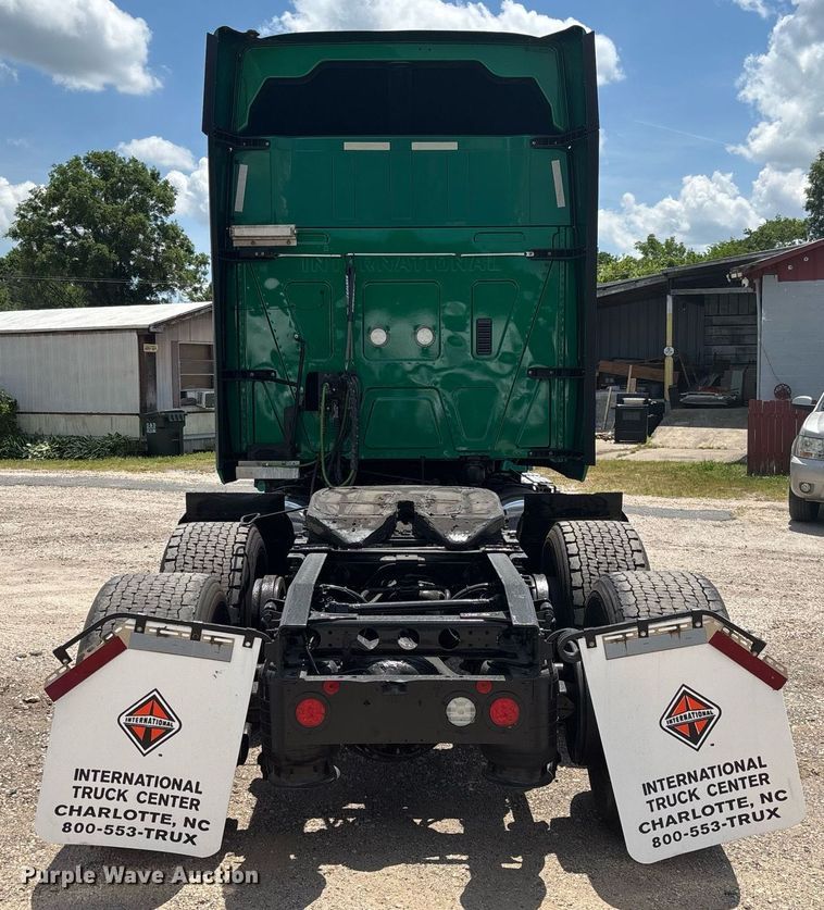 image for item EC3592 2020 International LT625 semi truck