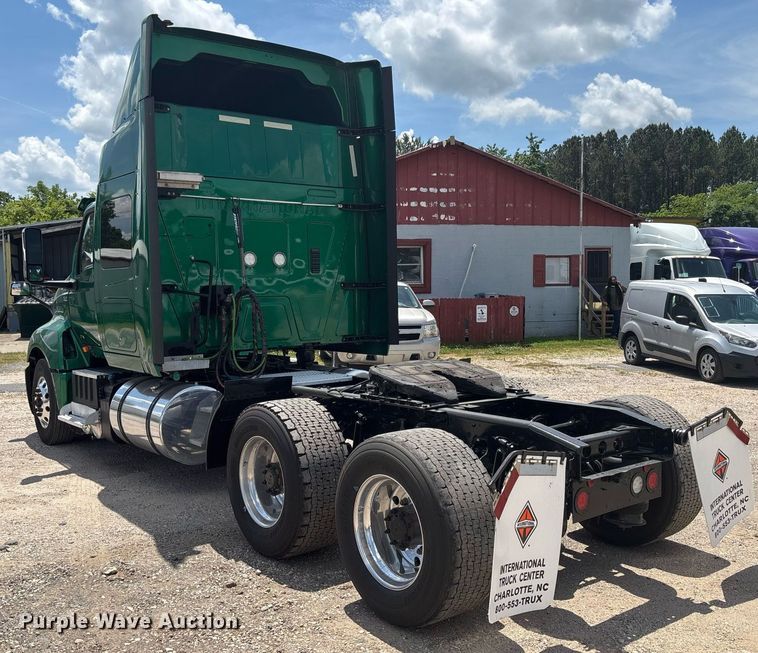 image for item EC3592 2020 International LT625 semi truck