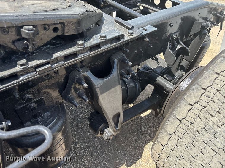 image for item EC3592 2020 International LT625 semi truck