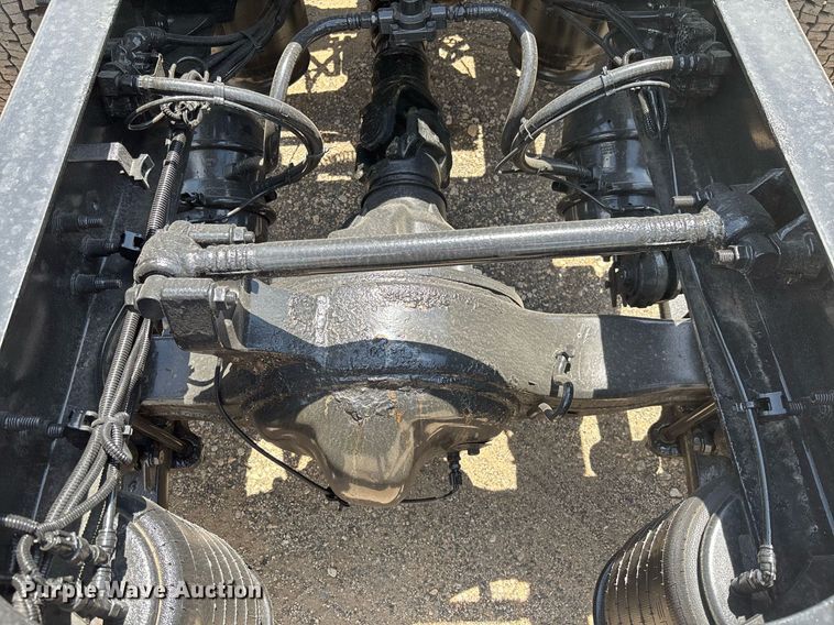 image for item EC3592 2020 International LT625 semi truck