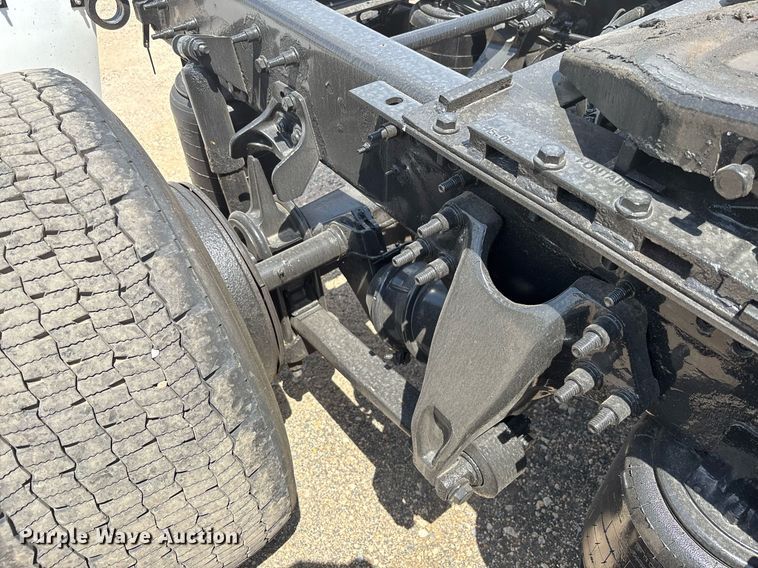 image for item EC3592 2020 International LT625 semi truck