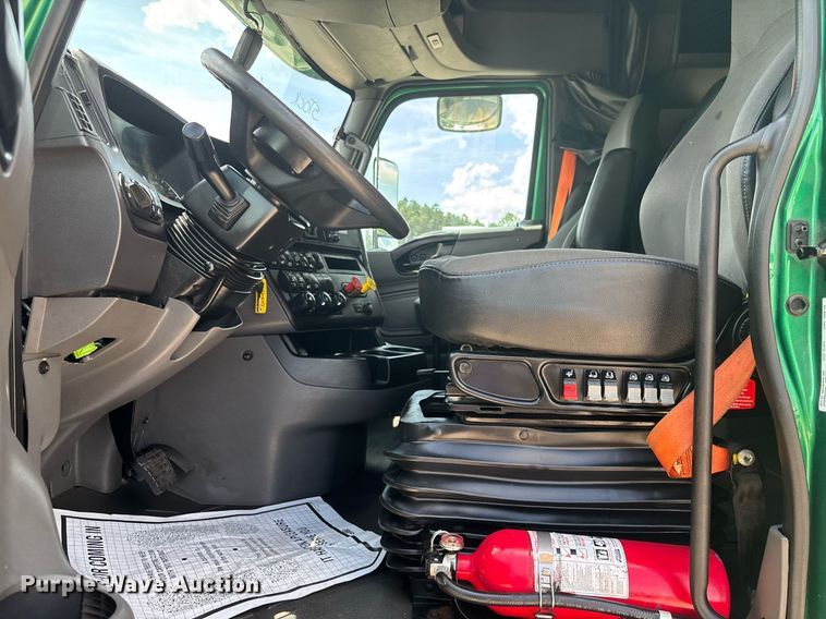 image for item EC3592 2020 International LT625 semi truck