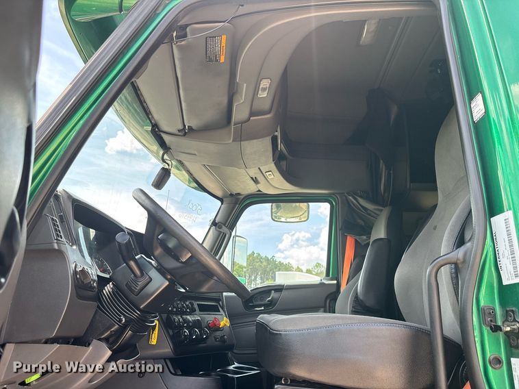 image for item EC3592 2020 International LT625 semi truck