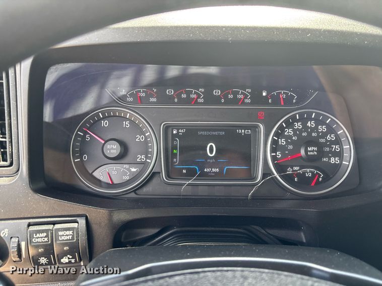 image for item EC3592 2020 International LT625 semi truck