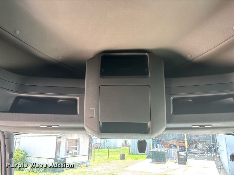 image for item EC3592 2020 International LT625 semi truck