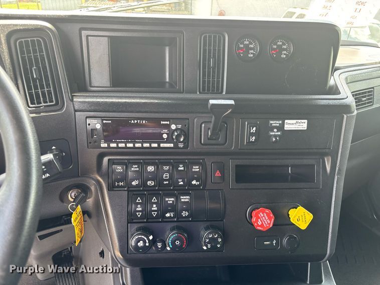 image for item EC3592 2020 International LT625 semi truck