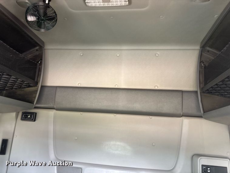 image for item EC3592 2020 International LT625 semi truck