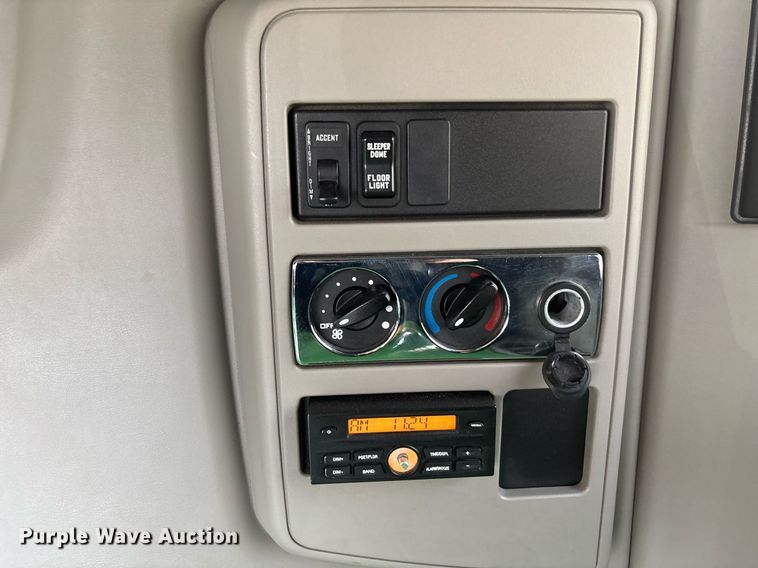 image for item EC3592 2020 International LT625 semi truck