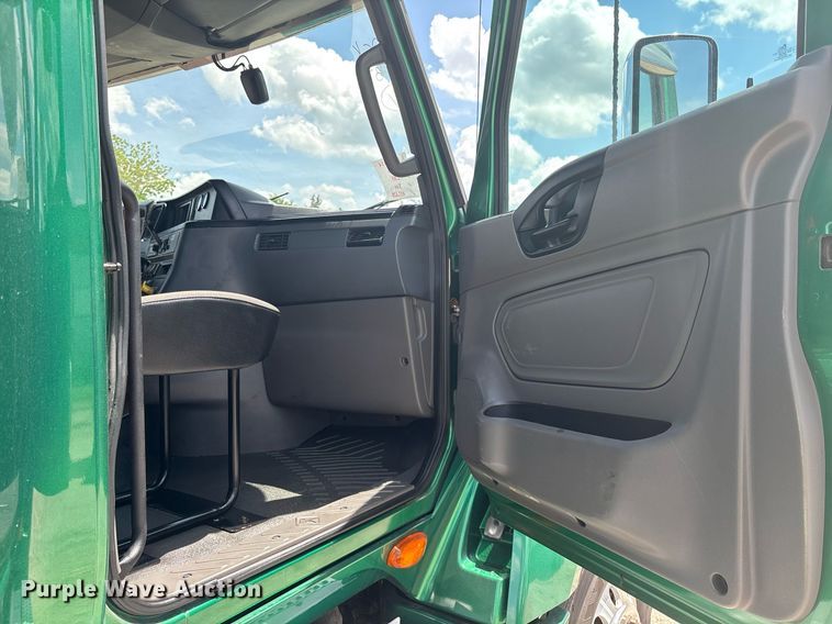 image for item EC3592 2020 International LT625 semi truck