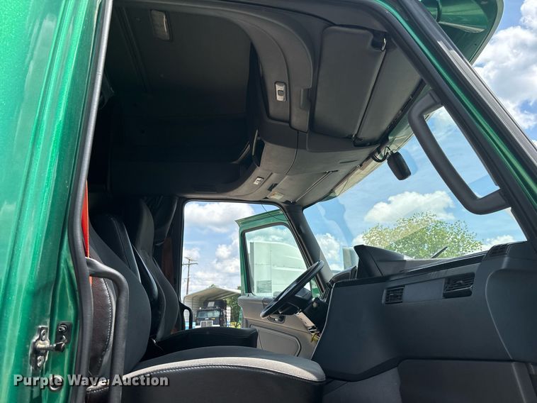 image for item EC3592 2020 International LT625 semi truck