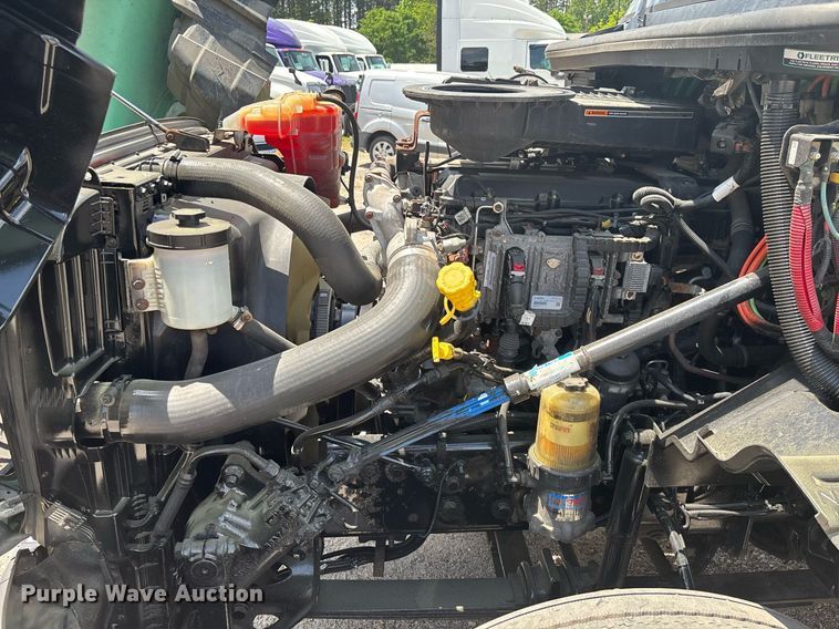 image for item EC3592 2020 International LT625 semi truck