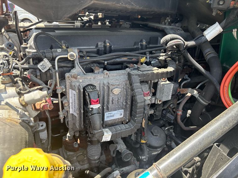 image for item EC3592 2020 International LT625 semi truck