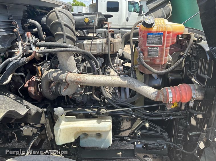 image for item EC3592 2020 International LT625 semi truck