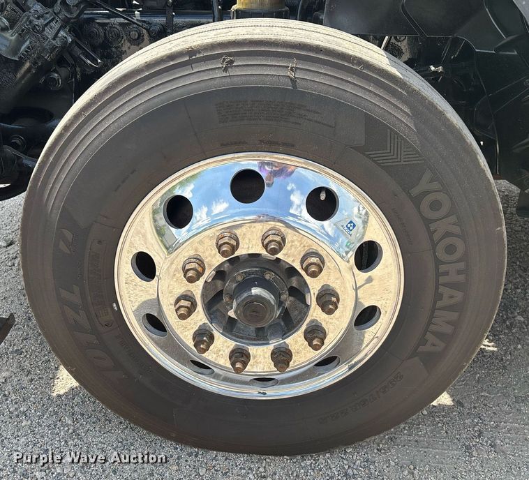 image for item EC3592 2020 International LT625 semi truck