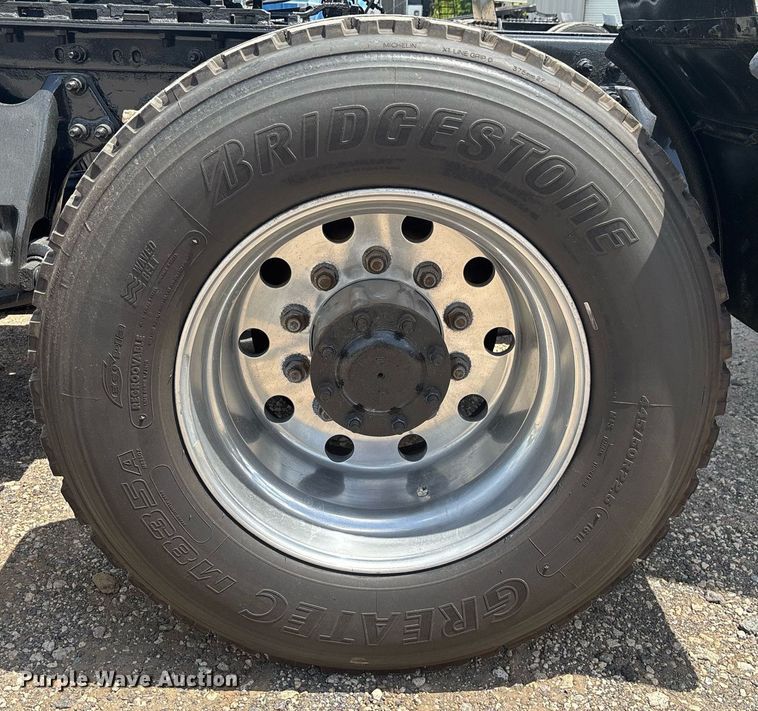 image for item EC3592 2020 International LT625 semi truck