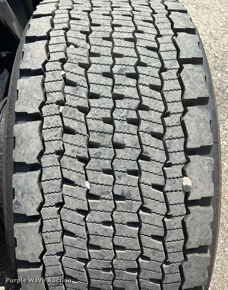 image for item EC3592 2020 International LT625 semi truck