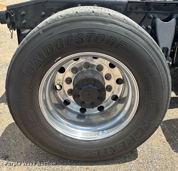 image for item EC3592 2020 International LT625 semi truck