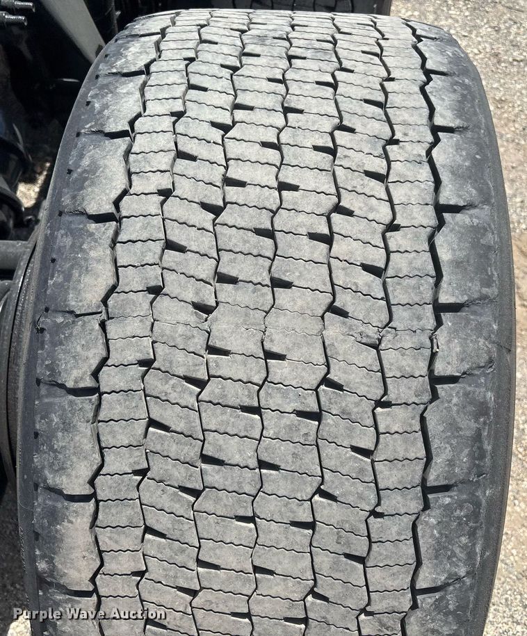 image for item EC3592 2020 International LT625 semi truck