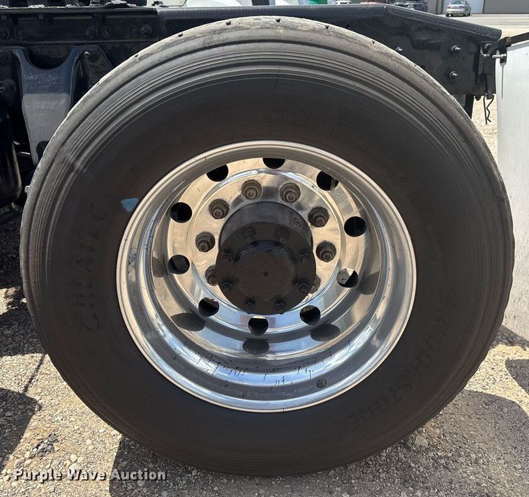 image for item EC3592 2020 International LT625 semi truck