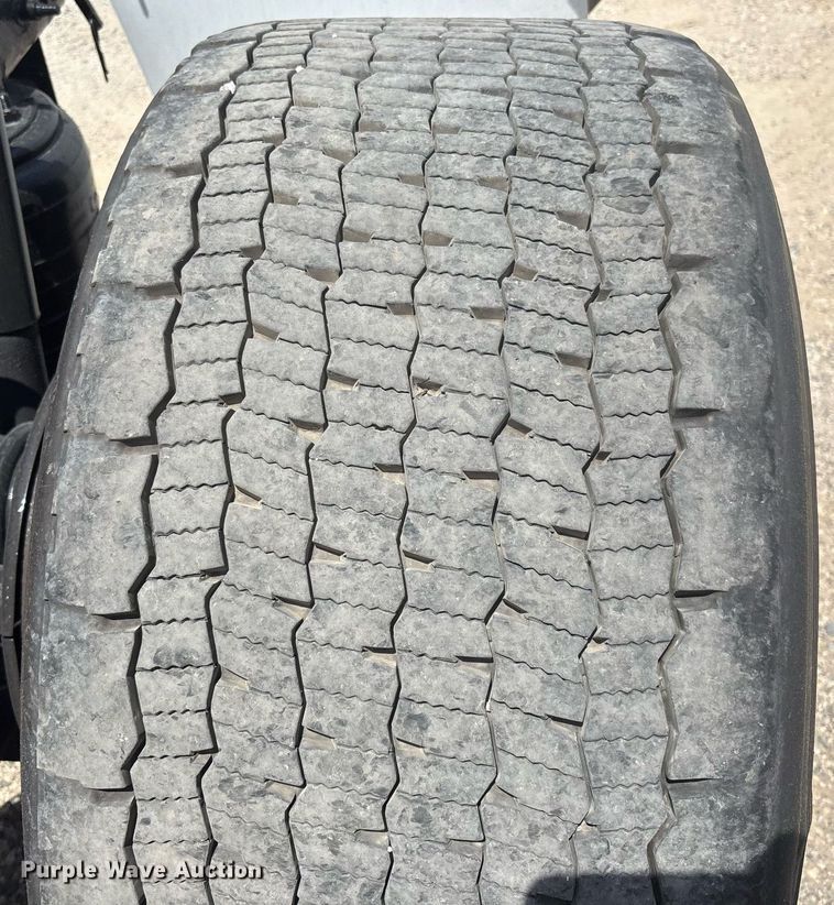 image for item EC3592 2020 International LT625 semi truck