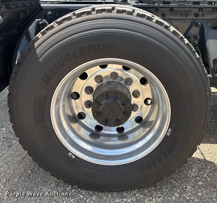 image for item EC3592 2020 International LT625 semi truck