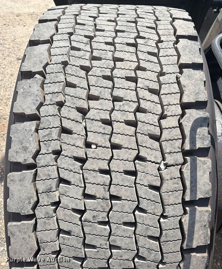 image for item EC3592 2020 International LT625 semi truck