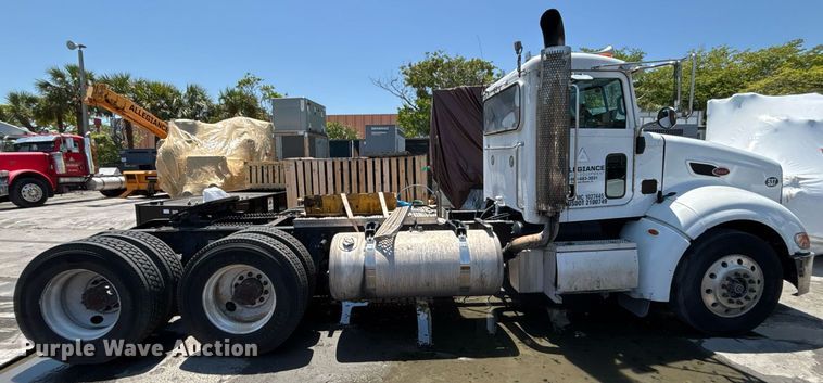 image for item EC3599 2011 Peterbilt 386 semi truck