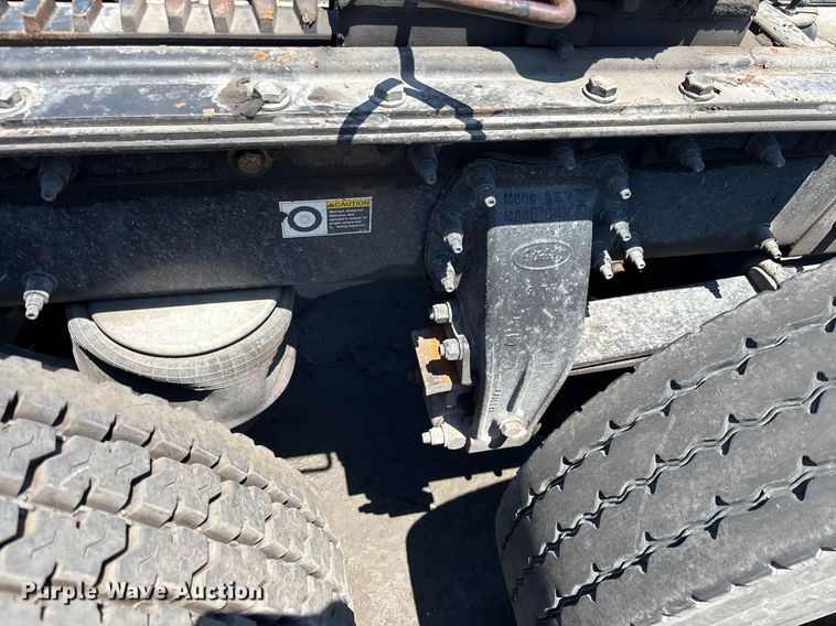 image for item EC3599 2011 Peterbilt 386 semi truck