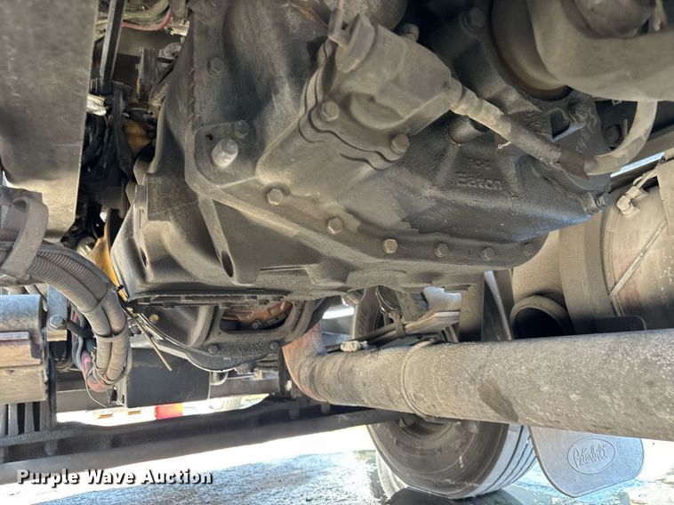 image for item EC3599 2011 Peterbilt 386 semi truck