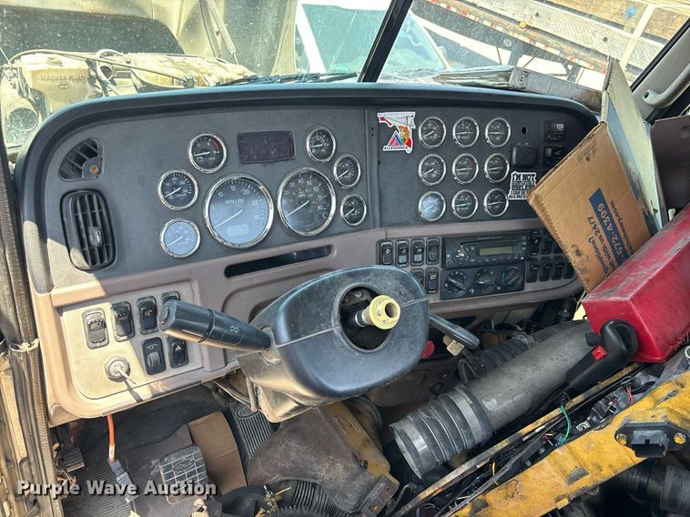image for item EC3599 2011 Peterbilt 386 semi truck