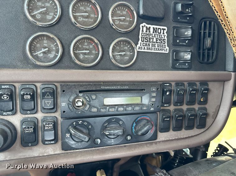 image for item EC3599 2011 Peterbilt 386 semi truck