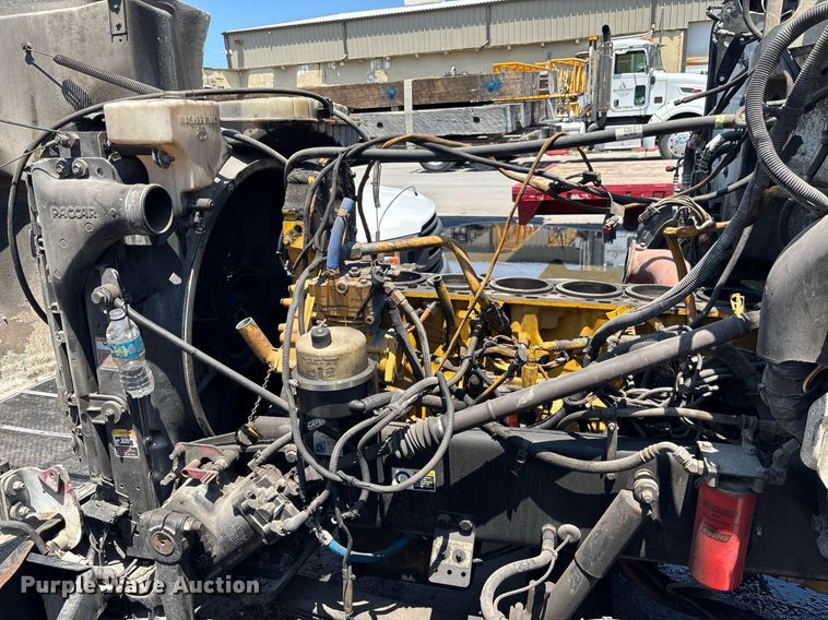 image for item EC3599 2011 Peterbilt 386 semi truck