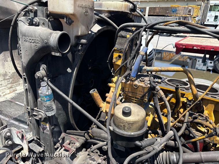 image for item EC3599 2011 Peterbilt 386 semi truck