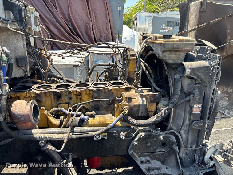 image for item EC3599 2011 Peterbilt 386 semi truck