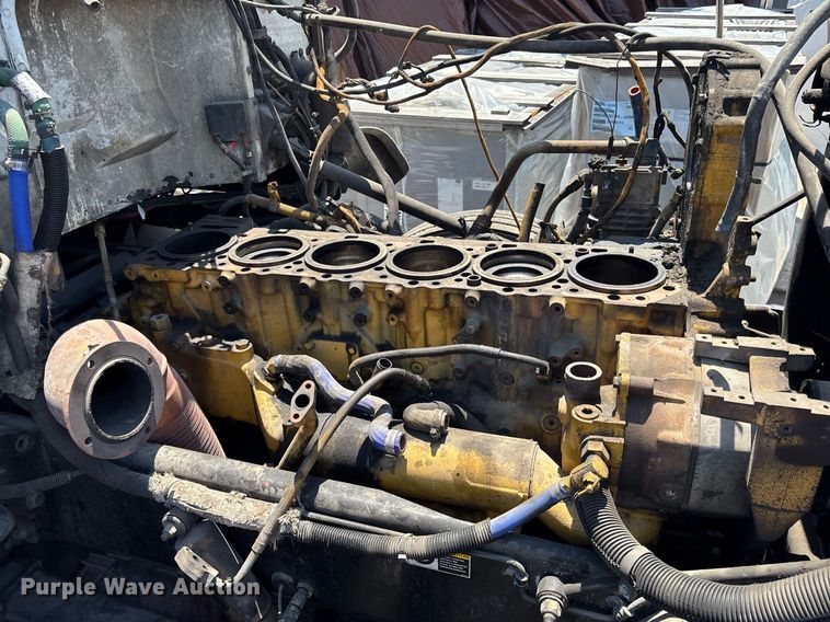 image for item EC3599 2011 Peterbilt 386 semi truck