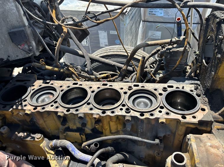 image for item EC3599 2011 Peterbilt 386 semi truck