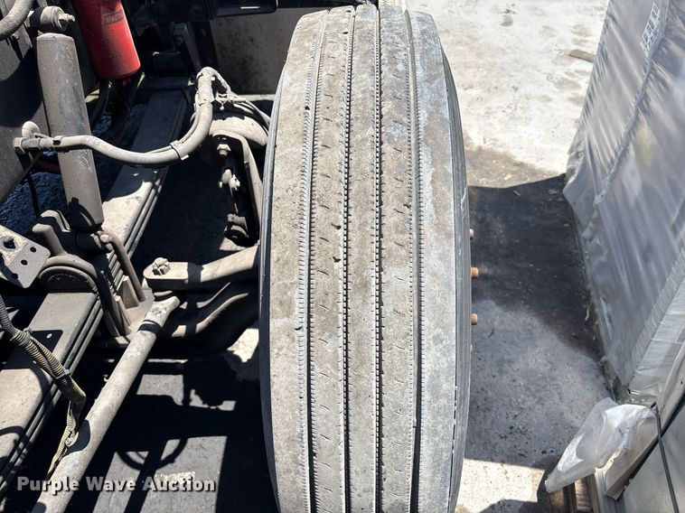 image for item EC3599 2011 Peterbilt 386 semi truck