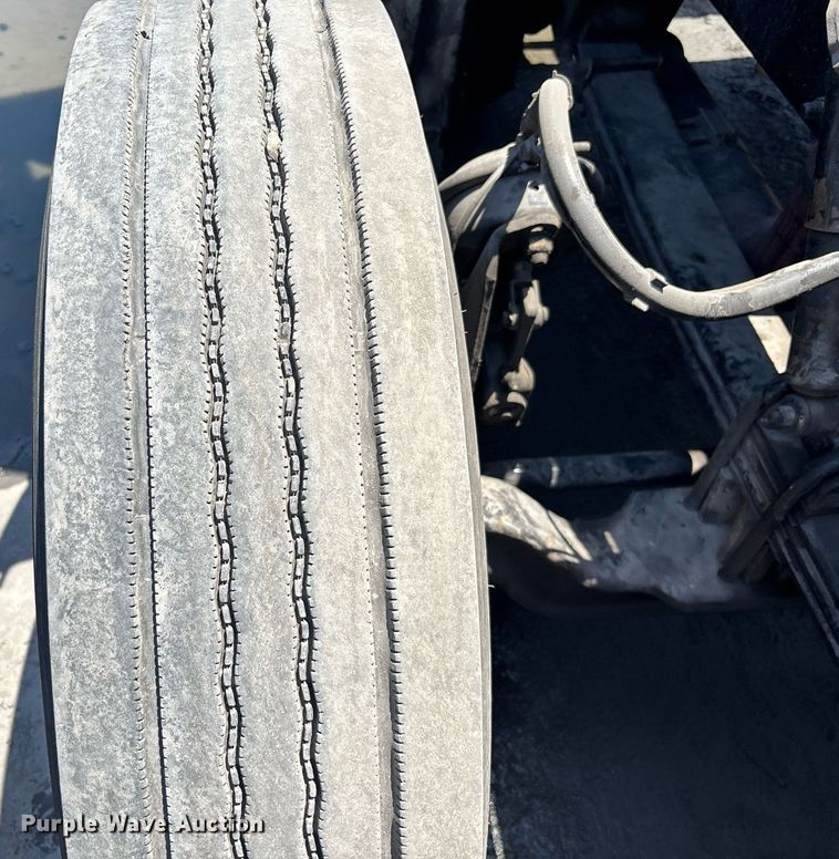 image for item EC3599 2011 Peterbilt 386 semi truck