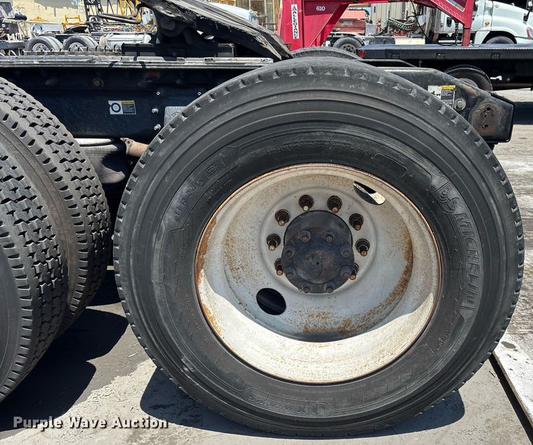 image for item EC3599 2011 Peterbilt 386 semi truck