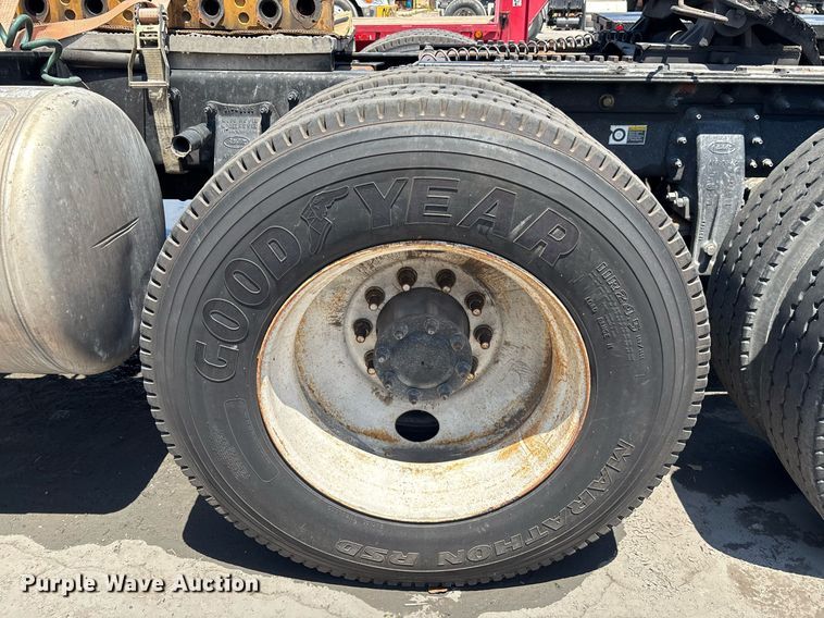 image for item EC3599 2011 Peterbilt 386 semi truck