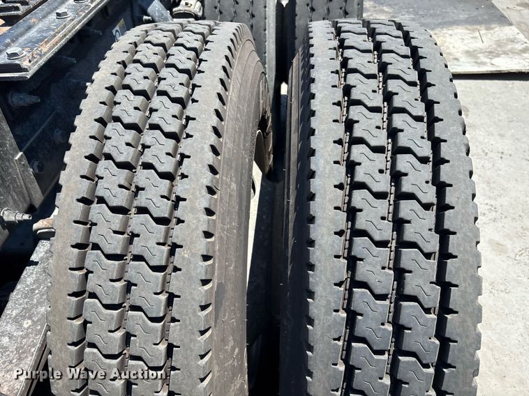 image for item EC3599 2011 Peterbilt 386 semi truck