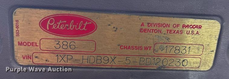 image for item EC3599 2011 Peterbilt 386 semi truck