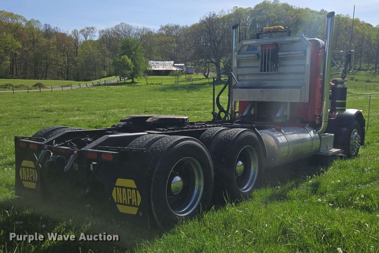 image for item EC4191 1990 Peterbilt semi truck