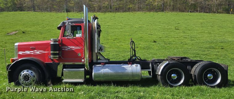image for item EC4191 1990 Peterbilt semi truck