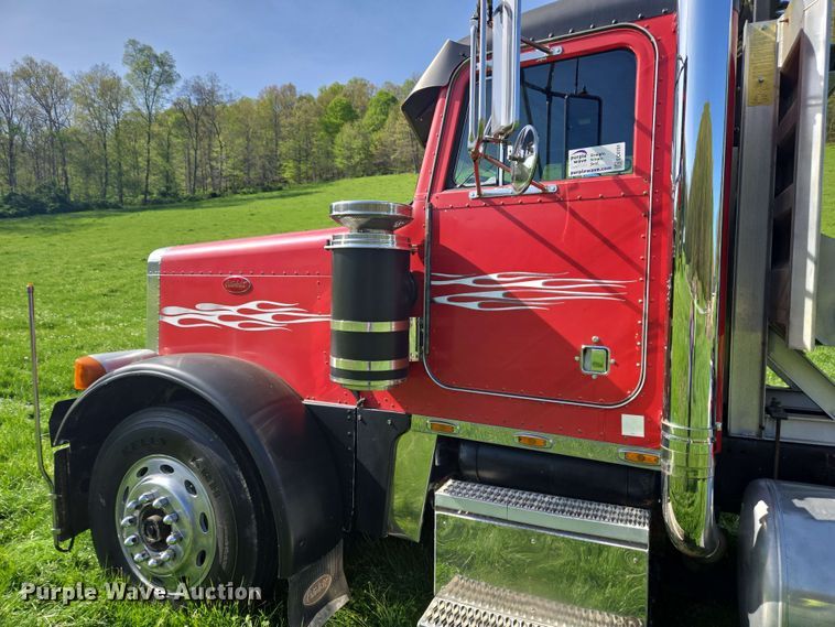 image for item EC4191 1990 Peterbilt semi truck