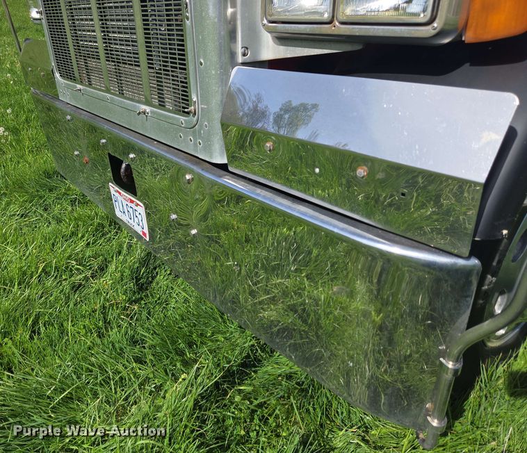 image for item EC4191 1990 Peterbilt semi truck