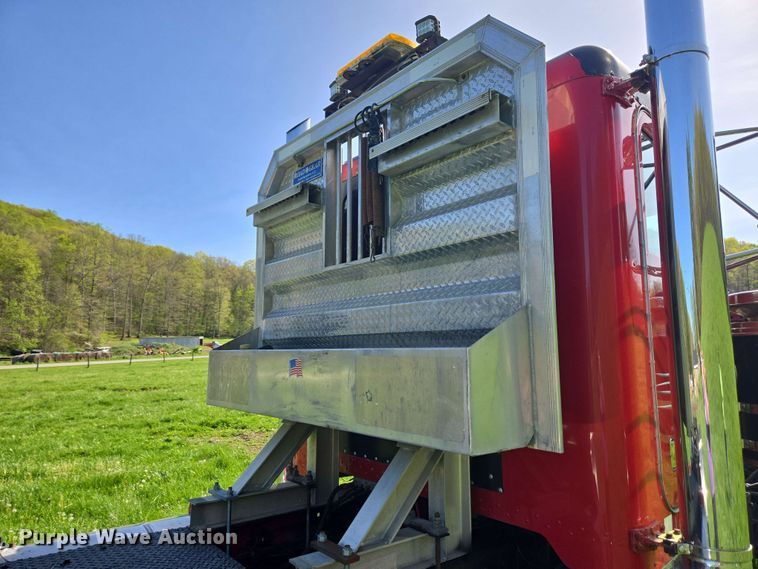 image for item EC4191 1990 Peterbilt semi truck