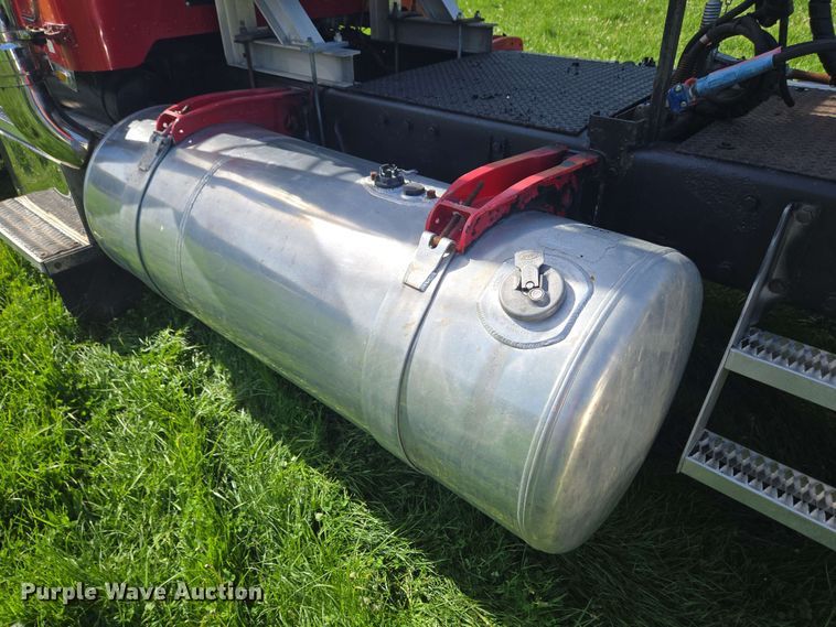 image for item EC4191 1990 Peterbilt semi truck