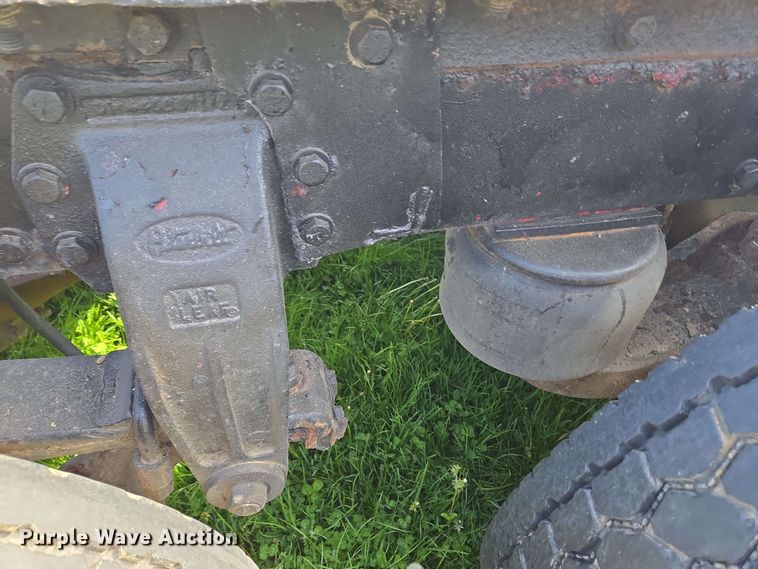 image for item EC4191 1990 Peterbilt semi truck