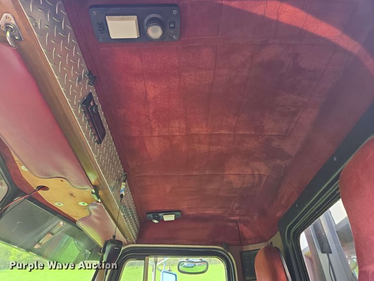 image for item EC4191 1990 Peterbilt semi truck